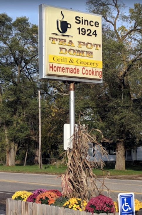 Tea Pot Dome Grill & Grocery - Street View